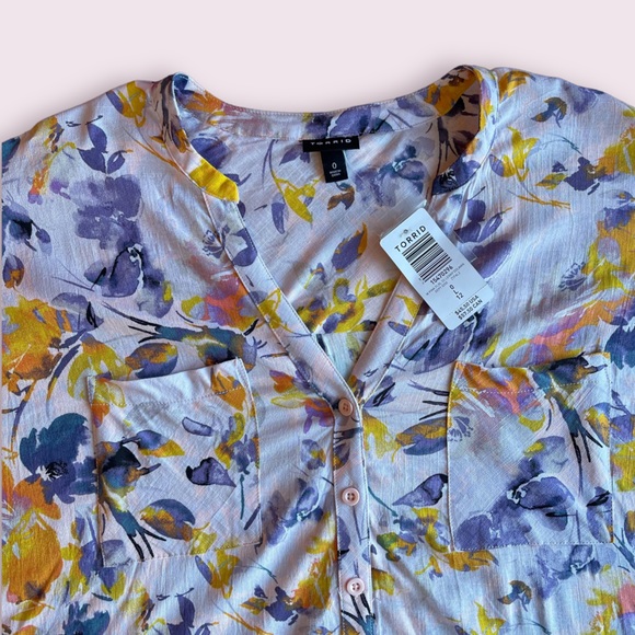 Torrid NWT Lilac Cap Sleeve Floral Blouse Size Women 0 (Large) - Picture 4 of 5